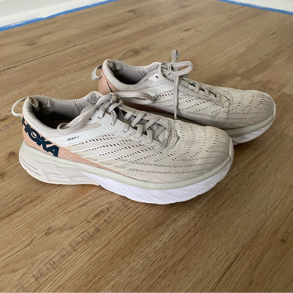 HOKA One One Arahi 4 Sneakers